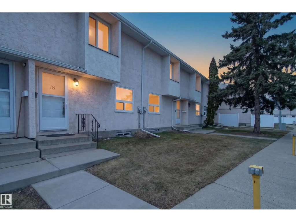 18 Lakewood Vg Nw, Edmonton
